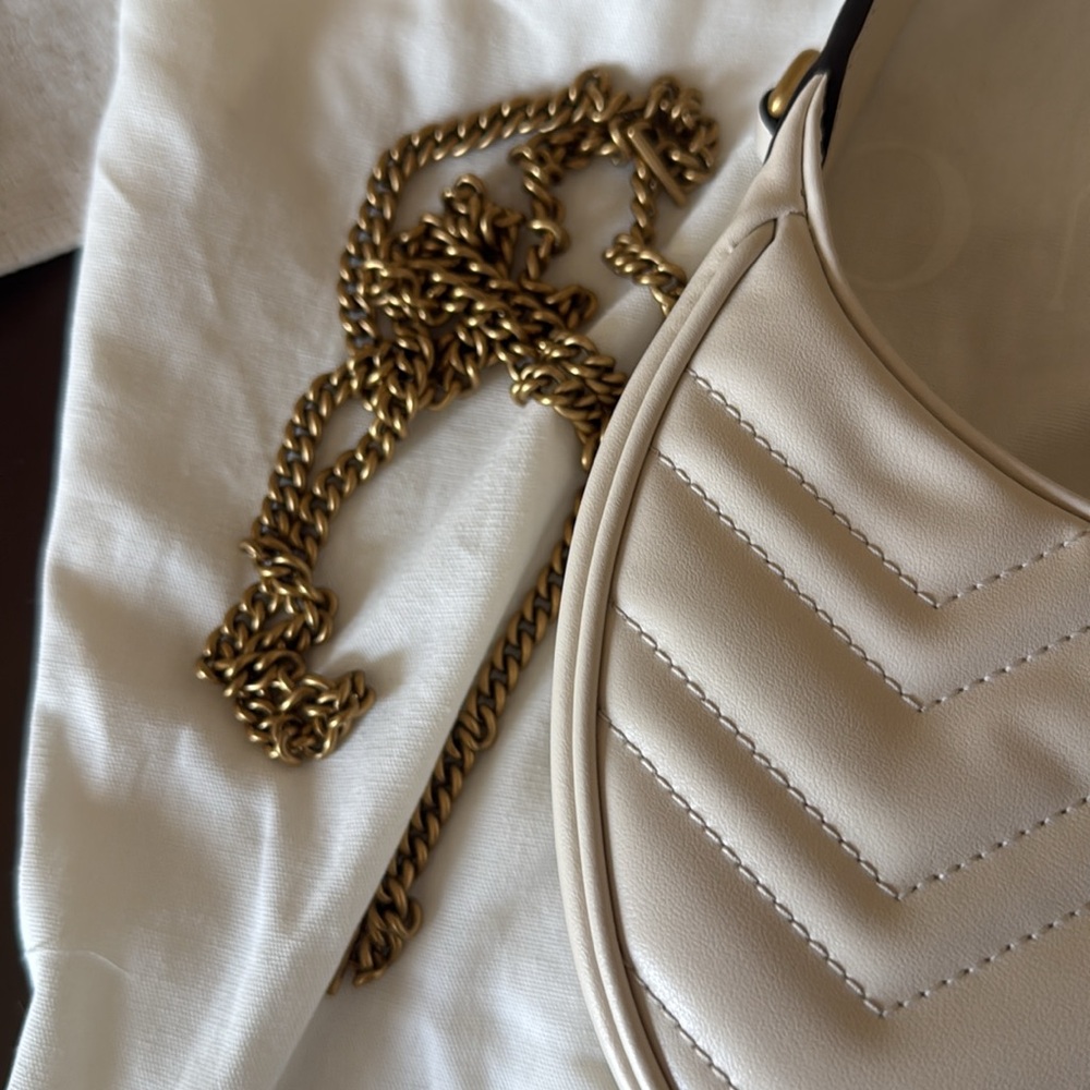 Gucci Cream Chevron GG Shoulder Bag with Gold Hardware - Picture 2 of 8